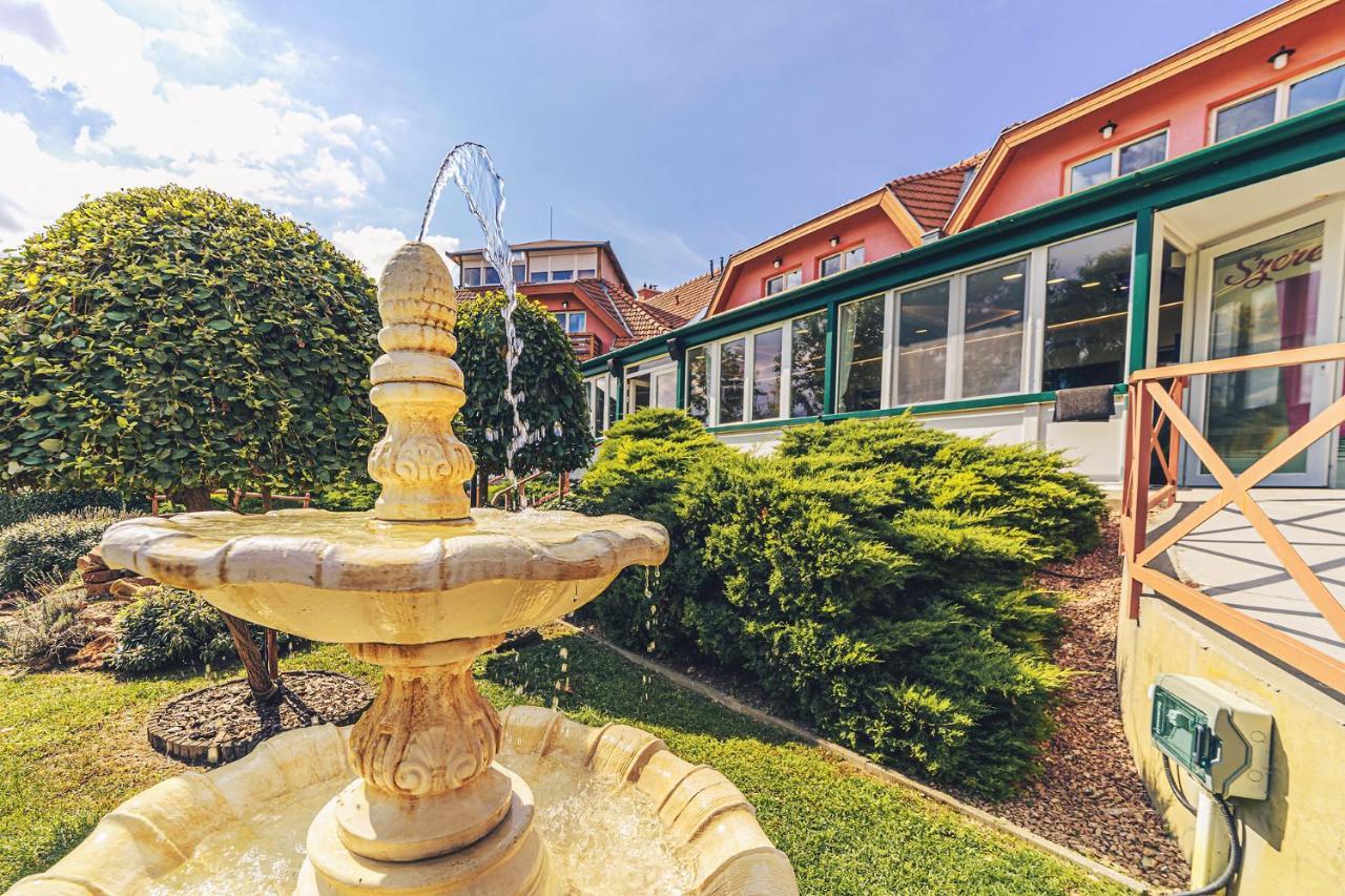 Szigetszentmárton Martoni Resort & Restaurant מראה חיצוני תמונה