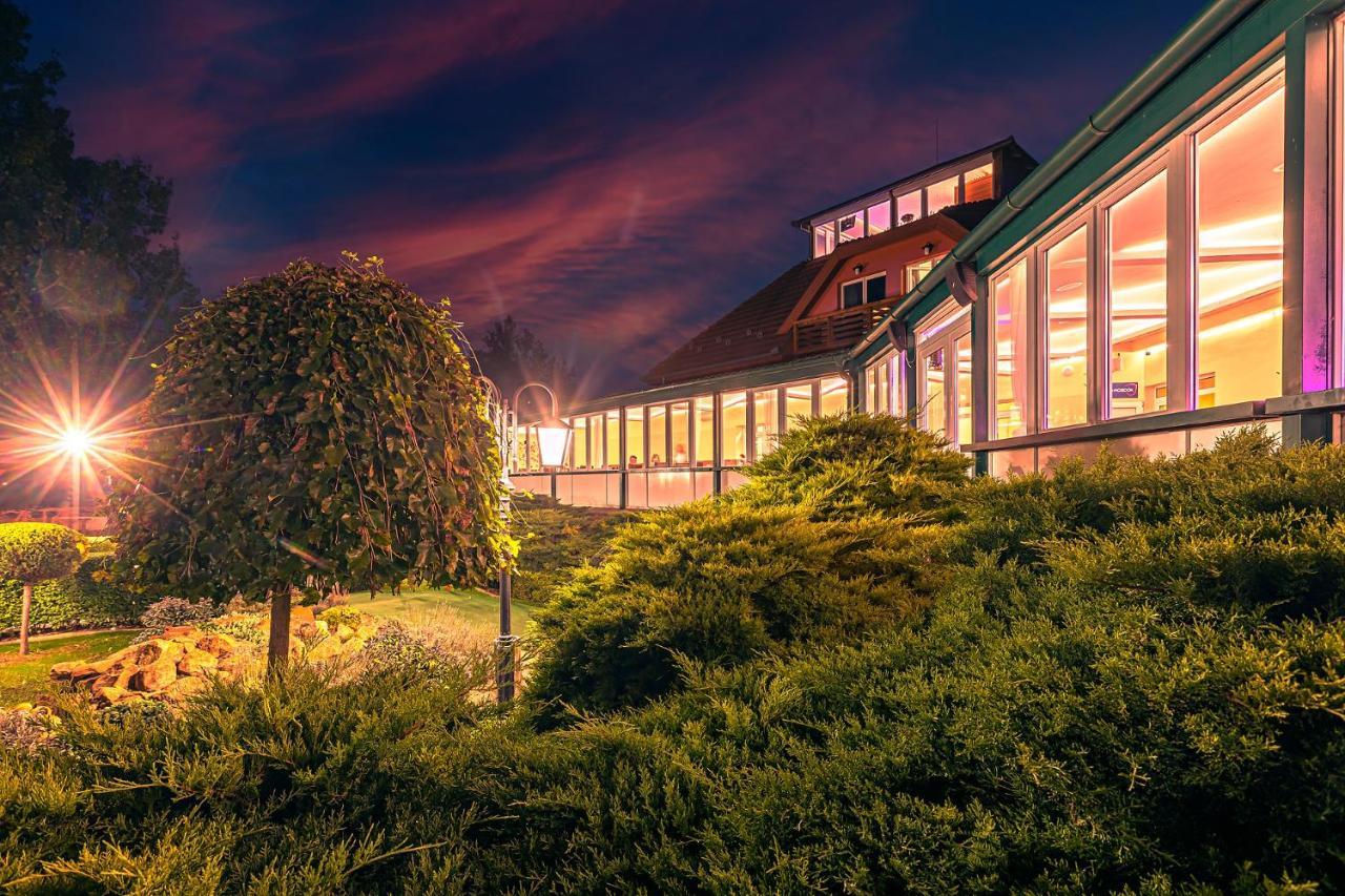Szigetszentmárton Martoni Resort & Restaurant מראה חיצוני תמונה